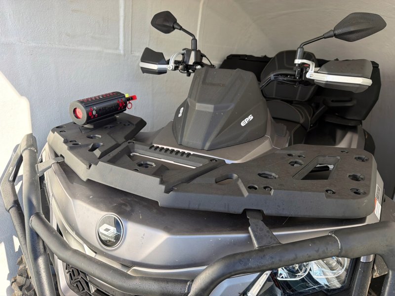 Uchwyt na gaśnicę do quada QJ MOTOR 1000 DEDYKOWANY bez wiercenia ATV LEWY — zdjęcie 10